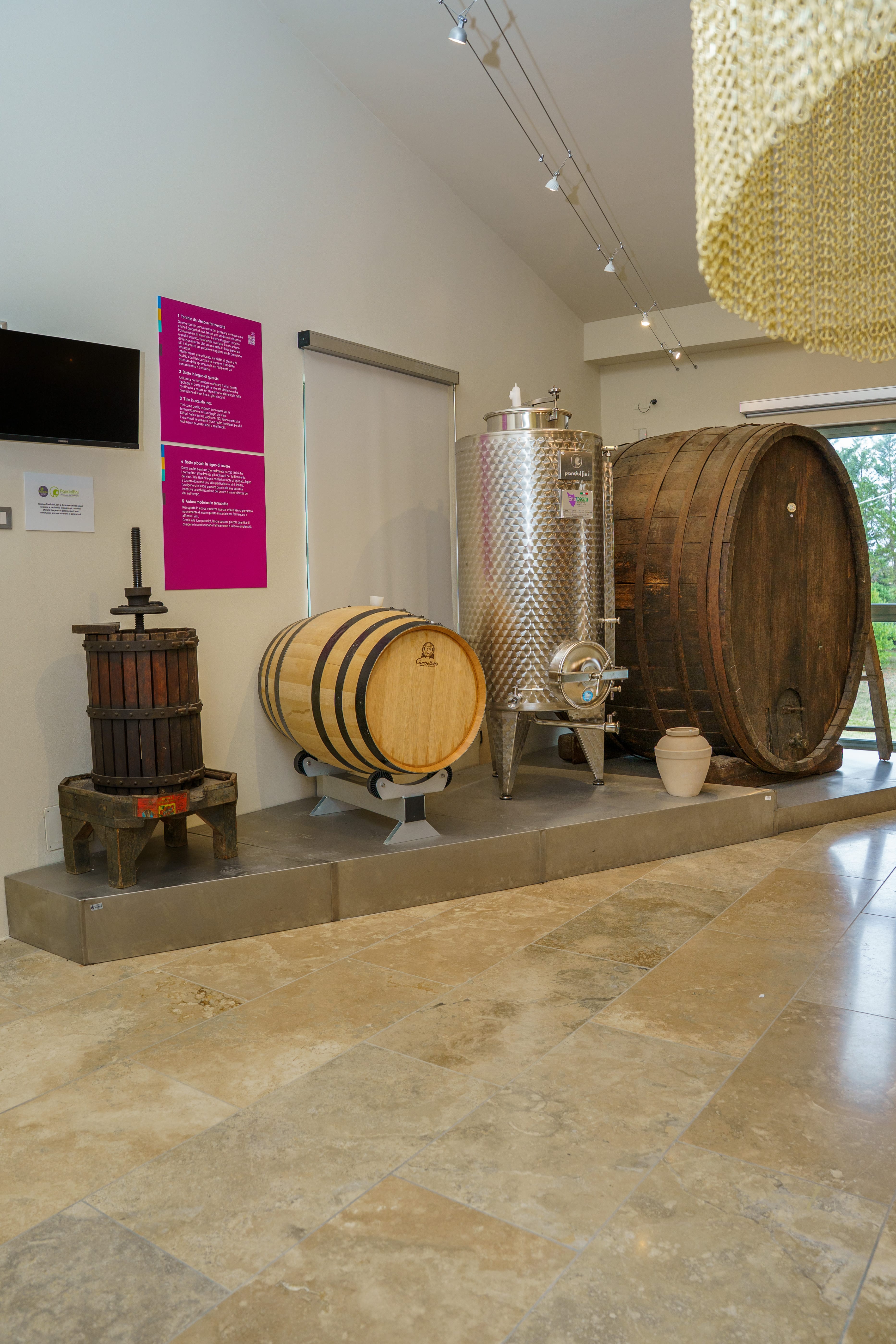 Museo del vino — tini e botti storiche