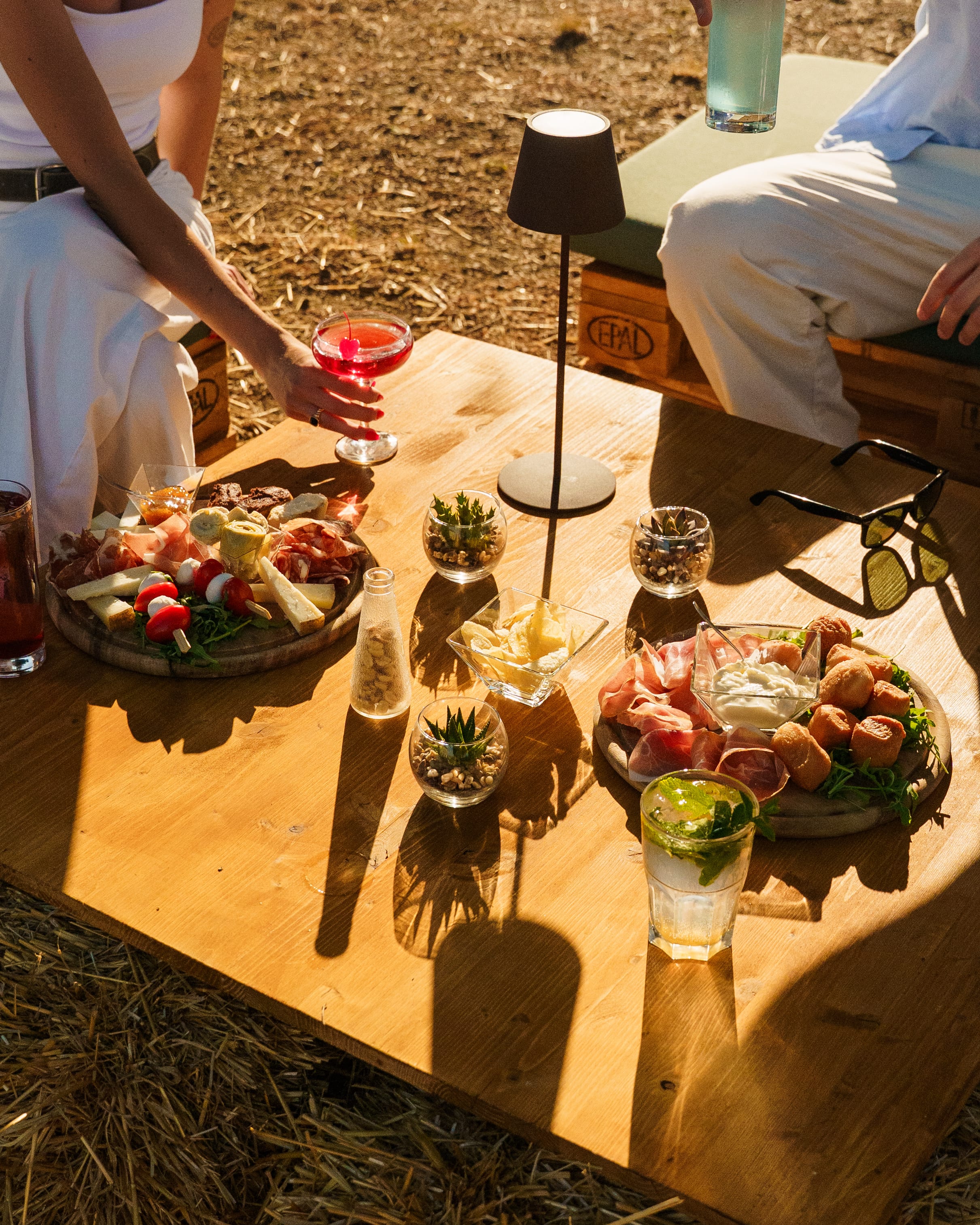 Aperitivo con taglieri e cocktail — Enoteca I Lecci